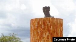 La estatua del Che en Cojedes sólo tenía un año de inaugurada.Dicen que la están restaurando ¿Y las botas?