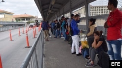 Cubanos bloqueados en la frontera de EEUU con Nuevo Laredo, México. 