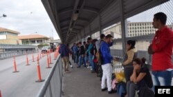 Cubanos bloqueados en la frontera de EE.UU con Nuevo Laredo, México. 
