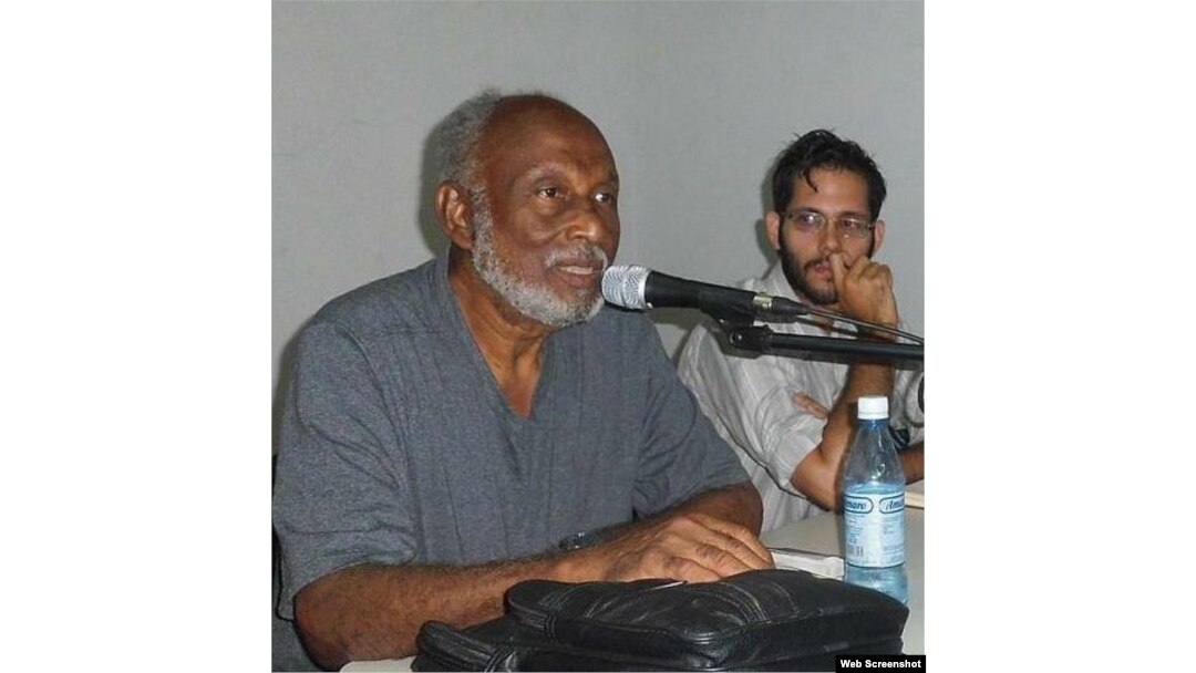 Esteban Morales Domínguez (i).