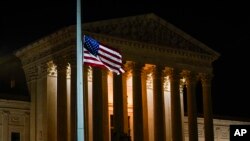 Bandera a media asta en la Corte Suprema por la muerte de la jueza Ginsburg