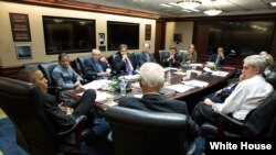 Reunión de Obama con sus asesores en la Casa Blanca.