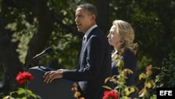 El presidente estadounidense Barack Obama y la secretaria de Estado Hillary Clinton, en la Casa Blanca, para hablar sobre el asesinato del embajador en Libia, Christopher Stevens. eynolds