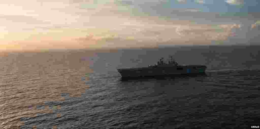 El buque anfibio USS Wasp en el Caribe ayudando a la recuperación tras Irma