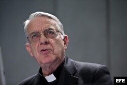 El portavoz vaticano, Federico Lombardi, da una rueda de prensa en Ciudad del Vaticano, hoy, miércoles 6 de marzo de 2013.