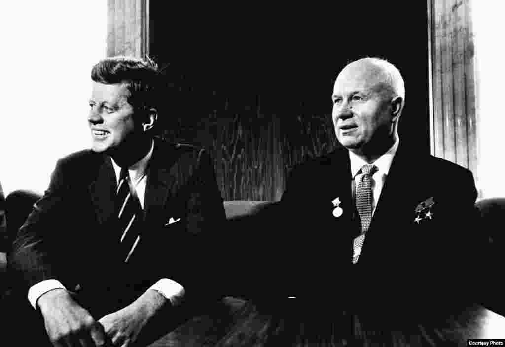 John F. Kennedy y Nikita Jruschev.