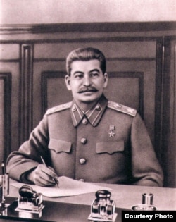 Iosef V. Stalin