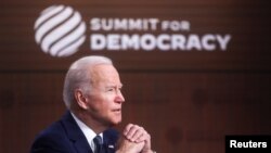 El presidente Joe Biden convocó en diciembre de 2021 a la Primera Cumbre por la Democracia. REUTERS/Leah Millis
