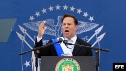 El nuevo presidente de Panamá, Juan Carlos Varela, pronuncia un discurso después de recibir la banda presidencial.