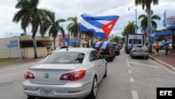 Protesta de cubanos de Miami para exigir al Gobierno de Bahamas que ponga fin al maltrato que reciben los inmigrantes indocumentados que llegan a esa nación. Foto de archivo