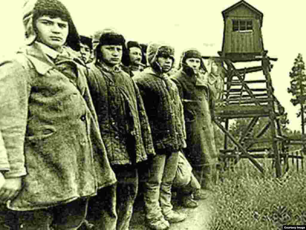 Adolescentes e infantes en el Gulag.