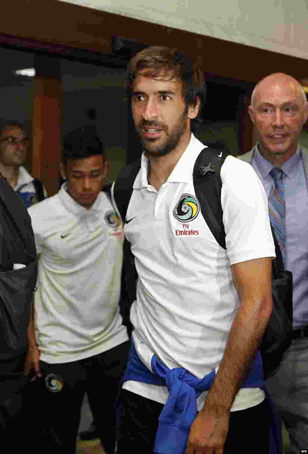El delantero español Raúl González, exjugador del Real Madrid, llega con el club Cosmos neoyorquino hoy, domingo 31 de mayo de 2015, a La Habana (Cuba)