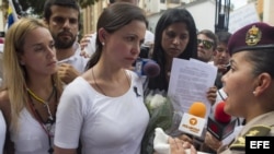 Mujeres de Blanco marchan pacíficamente en Caracas