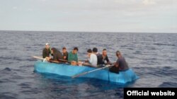Balseros cubanos interceptados por la Guardia Costera. Foto Guardia Costera