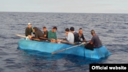 Balseros cubanos interceptados por la Guardia Costera. Foto Guardia Costera