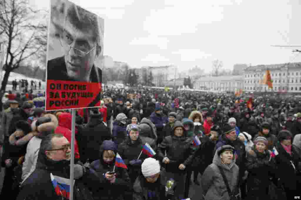 Miles de moscovitas desfilaban este domingo en homenaje al asesinado Boris Nemtsov. 
