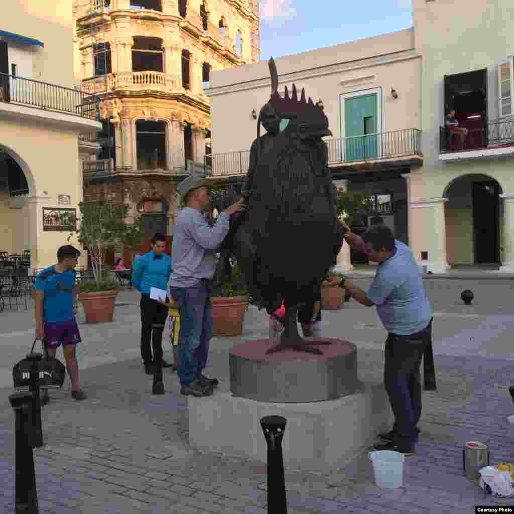 Escultura expuesta en La Habana y elaborada en Miami.