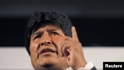 Bolivia's President Evo Morales delivers a news conference during the summit of the Community of Latin American, Caribbean States and European Union (CELAC-UE) in Santiago January 27, 2013. REUTERS/Eliseo Fernandez (CHILE - Tags: POLITICS BUSINESS) - RTR3