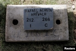 Una lápida marca el lugar donde descansan los restos del capitán de la Armada de Venezuela, Rafael Acosta Arevalo (Archivo).