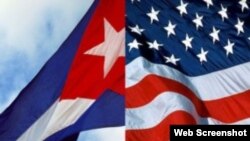 Banderas de Cuba y Estados Unidos.