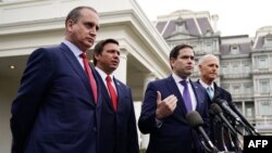 Marco Rubio (Centro), Rick Scott (der.), Mario Diaz-Balart (izq. y el gobernador de Florida Ron DeSantis. Foto Archivo