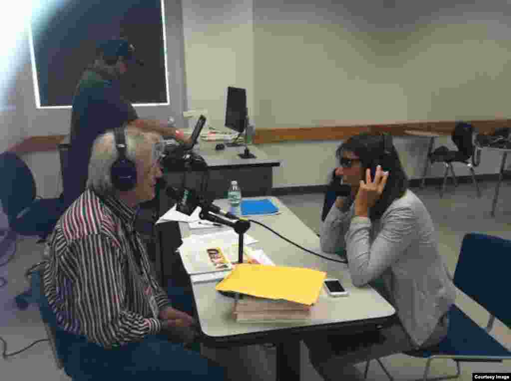 Monica Brandy en el programa de Radio Martí