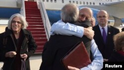 Alan Gross a su llegada a la Base Andrews en Maryland tras ser liberado el 17 de diciembre de 2014. REUTERS/Jill Zuckman/Gross Family Spokesperson/Handout via Reuters