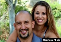 Krystil Kincaid con su esposo. La madre de tres hijos murió al ser embestida su minivan por el auto del boxeador cubano Marcos Forestal