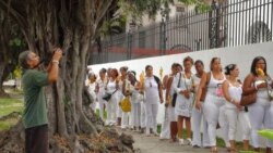 Continúan detenciones, multas y amenazas contra las Damas de Blanco