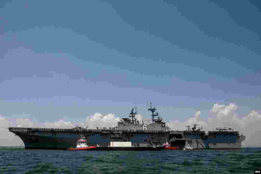 USS AMÉRICA (LHA-6), de la Armada de los Estados Unidos, frente a Cartagena (Colombia). 