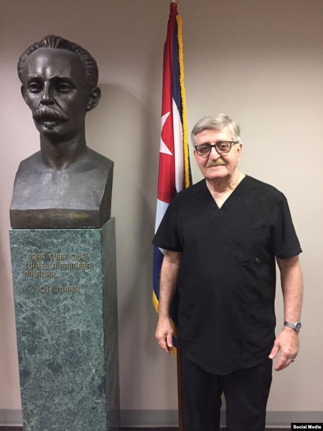 Dr. Gustavo León, Maestro Masón Logia Miami Dade Hispano Americana 411. (Foto tomada de Facebook).