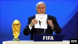 Joseph Blatter, presidente de la FIFA, durante el anuncio de Qatar como sede del Mundial de la FIFA 2022. Archivo.