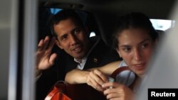 Juan Guaidó junto a su esposa Fabiana Rosales.