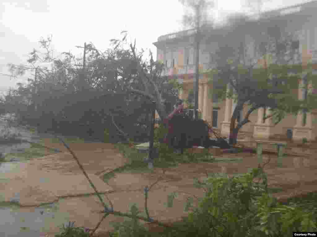 Destrucciones en la ciudad de Morón tras el paso de Irma.
