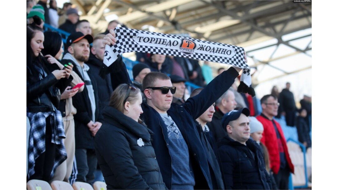 Hinchas del Torpedo en Minsk