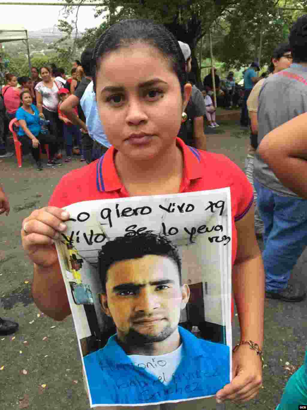Nicaragüenses reclaman al gobierno de Daniel Ortega por familiares presos tras protestas. (Foto: Rodolfo Hernández)