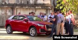 Técnicos de Audi y prensa acreditada, en la presentación del Q2 en La Habana.