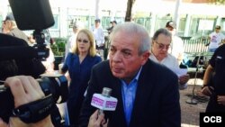 El alcalde de la ciudad de Miami, Tomás Regalado, acudió a la convocatoria.