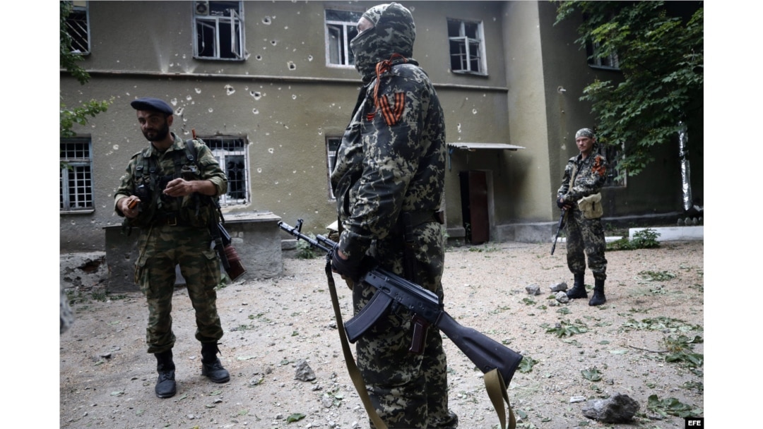 Guardias prorrusos en Slaviansk.