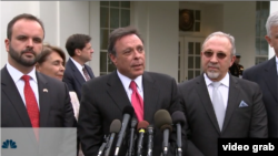 De izq. a der, Ric Herrero, Mike Fernández y Emilio Estefan invitados por Obama a la Casa Blanca.