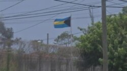 Cubanos deportados ofrecen testimonios de lo sucedido en Bahamas