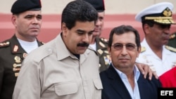 El presidente de Venezuela, Nicolás Maduro y Adán Chávez (d), hermano del difunto presidente de Venezuela, Hugo Chávez. (Foto: Archivo)