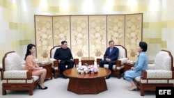 Kim y Moon escenifican un emotivo primer paso hacia la reconciliación