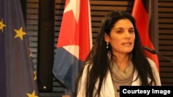 La miembro de las Damas de Blanco y activista de Cuba Decide, Sayli Navarro Álvarez, fue invitada por el ALDE para participar en un debate sobre derechos humanos. 
