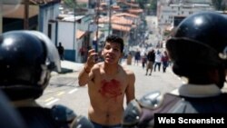 Hermano de estudiante asesinado en San Cristobal, Venezuela