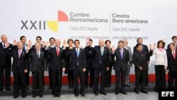 Foto de familia de los ministros de Exteriores que han asistido a la reunión de ministros de Relaciones Exteriores en la XXII Cumbre de Jefes de Estado y de Gobierno de Cádiz.
