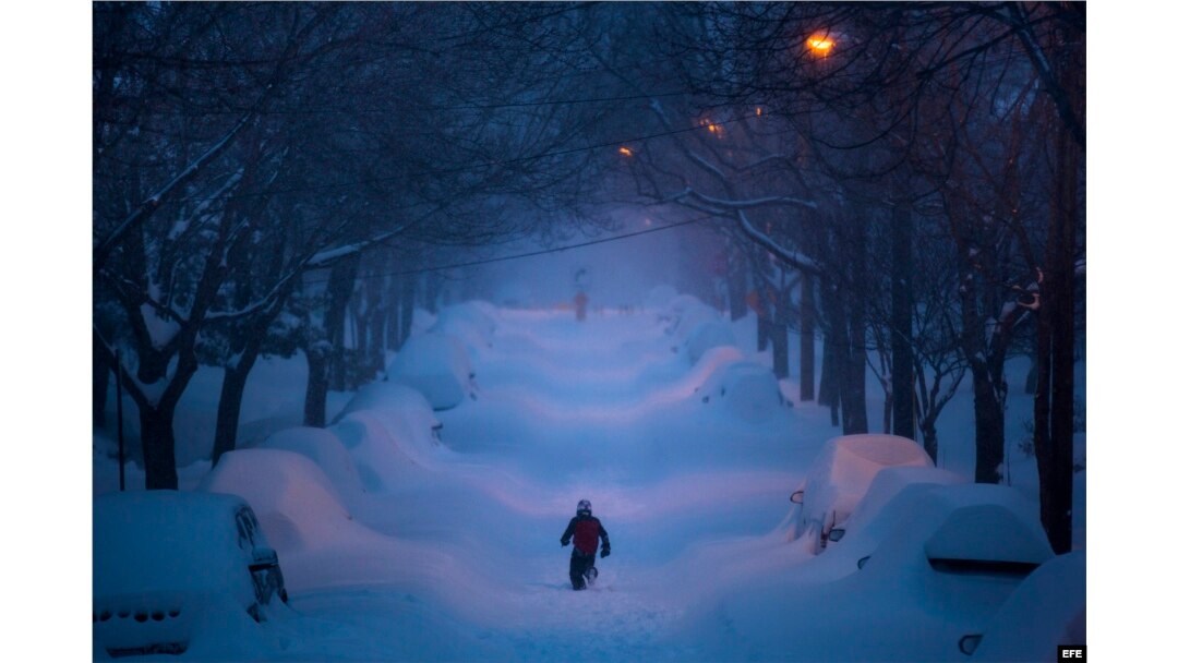 Washington sepultada bajo la nieve por la tormenta Jonas. EFE