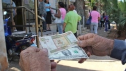 Para cubanos cambiar moneda sin bajar precios no es señal de mejoría