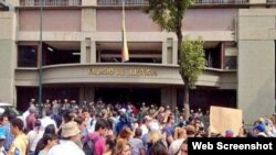 Partidarios Leopoldo López frente al Palacio de Justicia en Caracas