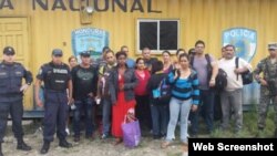 Grupo de 16 cubanos retenidos el 27 de octubre en Honduras.